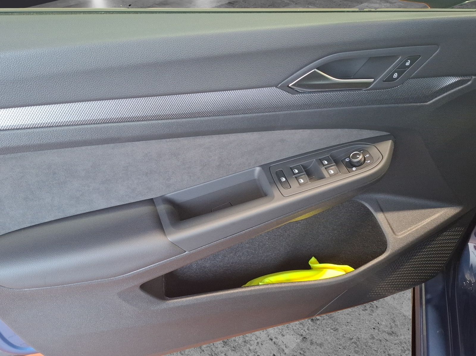 Fahrzeugabbildung Volkswagen Golf VIII Variant TSI R-Line Standhzg. LEDplus N