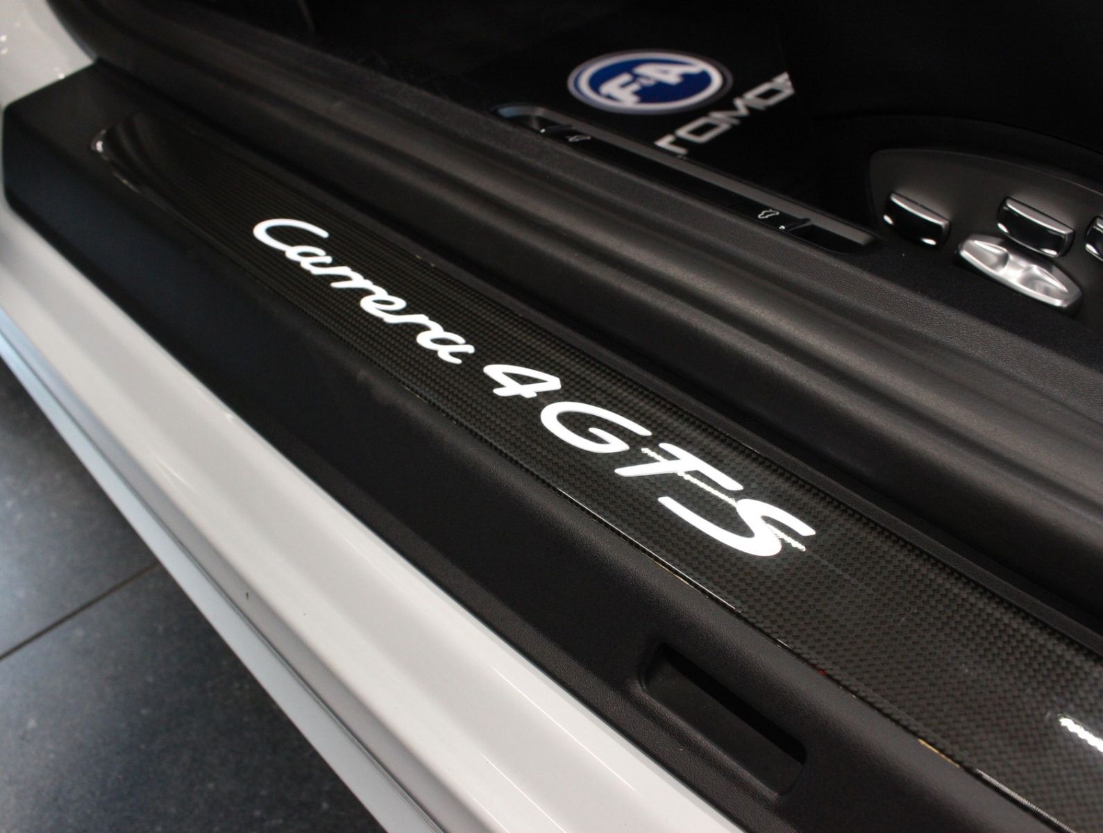 Fahrzeugabbildung Porsche 991 4 GTS Cabrio*Sport Chrono*Carbon*Burmester