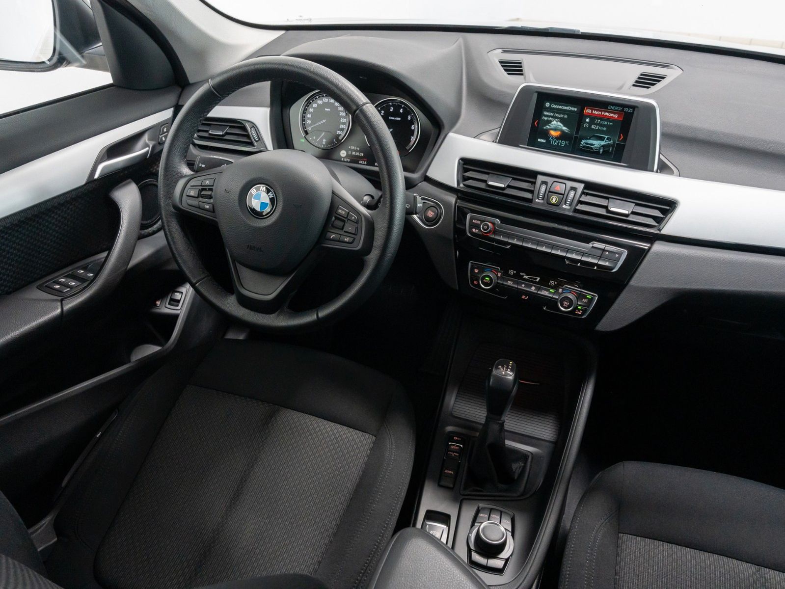 Fahrzeugabbildung BMW X1 xDrive25e Advantage DAB PDC GeschwindigReg