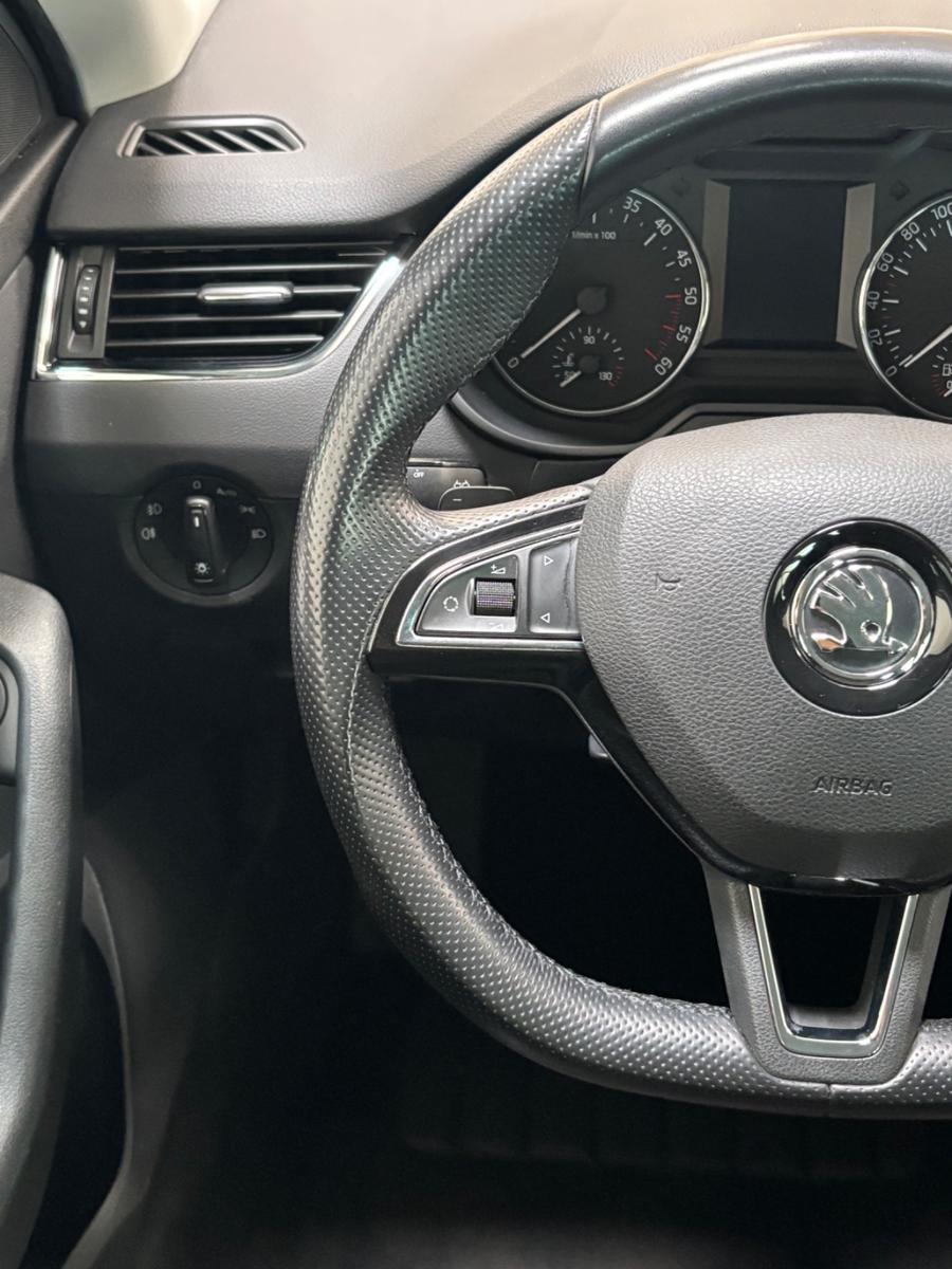 Skoda Octavia 2.0 TDI,Automatik,Scheckheft,Teilleder