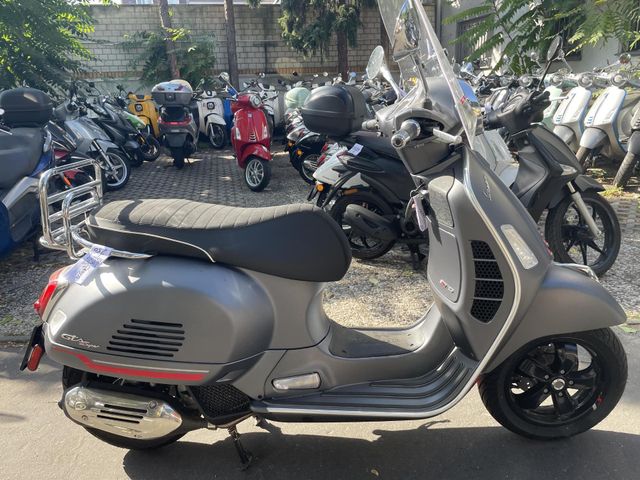 Vespa GTS SuperSport 125 ABS ASR wie neu NUR 152 KM