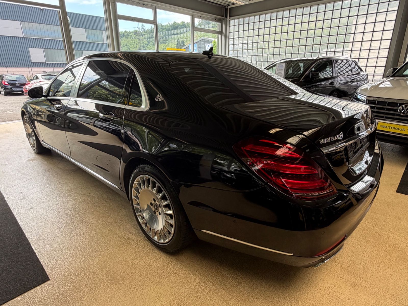 Fahrzeugabbildung Mercedes-Benz S 560 S Maybach Limousine 4Matic