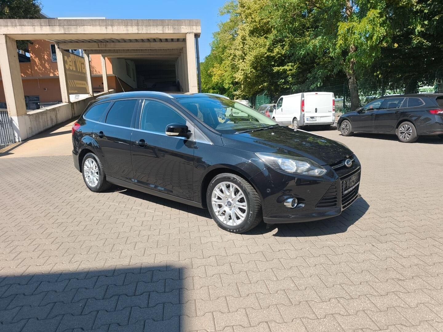 Ford Focus Turnier Titanium MOTOR LÄUFT AUF 3ZYLINDER