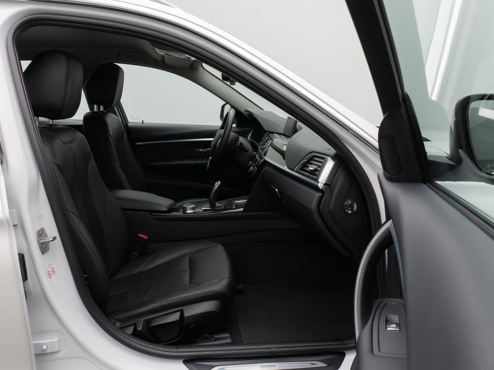 Fahrzeugabbildung BMW 320d Luxury Line Kamera HUD HiFi Stop&Go Komfort