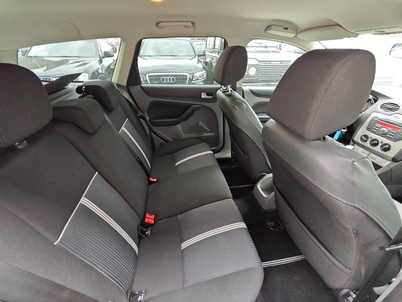 Ford Focus 2011 — photo 17