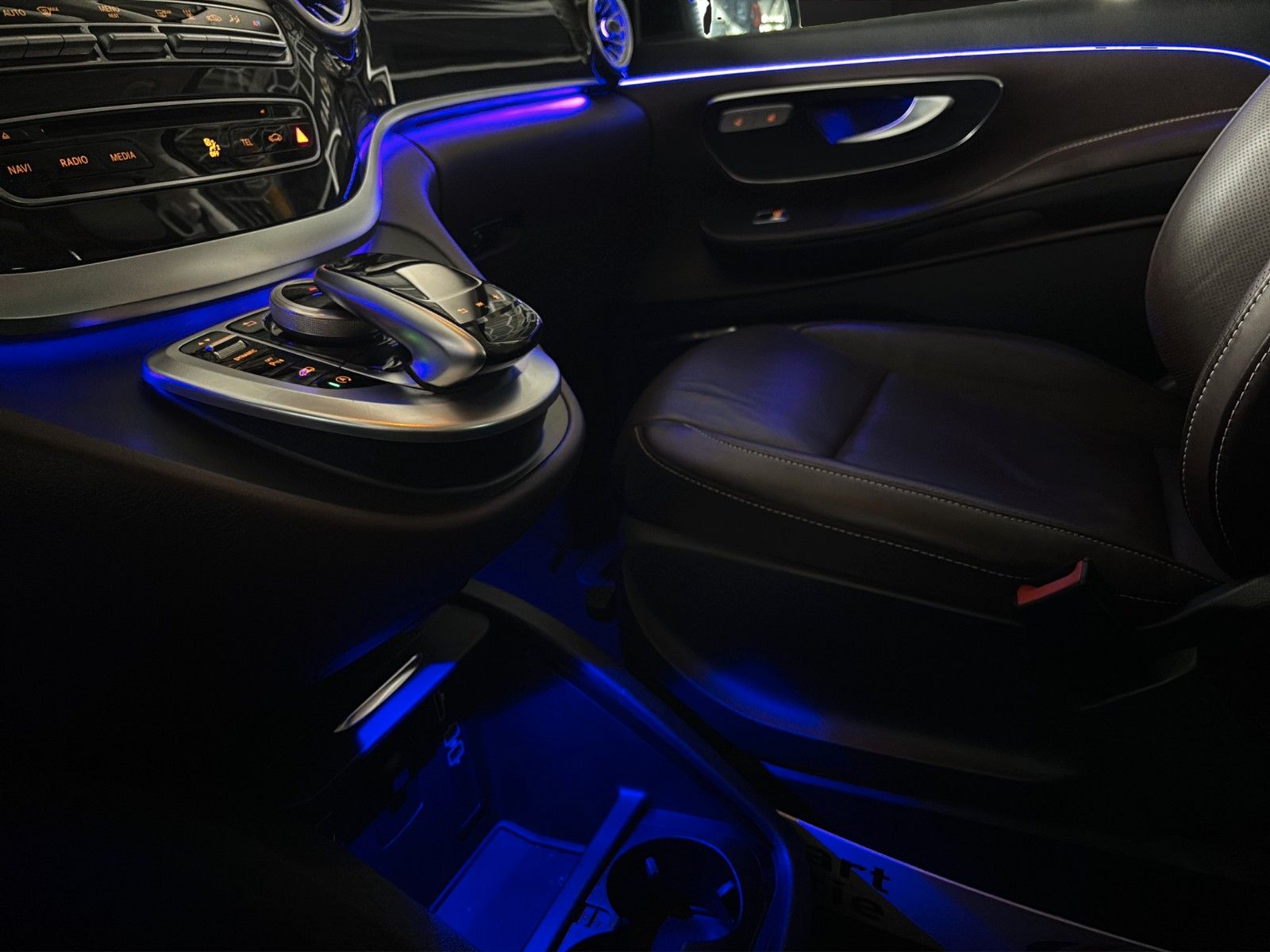 Fahrzeugabbildung Mercedes-Benz V 250 AMG-Line/Pano/Ambiente+/Leder/Burmester