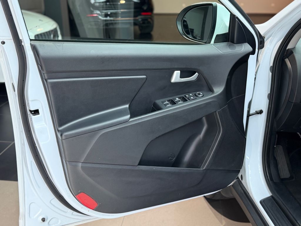 KIA Sportage Attract 2WD*KLIMA*KAMERA*SHZ*NAVI*TOP KIA Sportage Attract 2WD*KLIMA*KAMERA*SHZ*NAVI*TOP