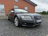 Audi S8 5.2 quattro - Audi S8: Limousine