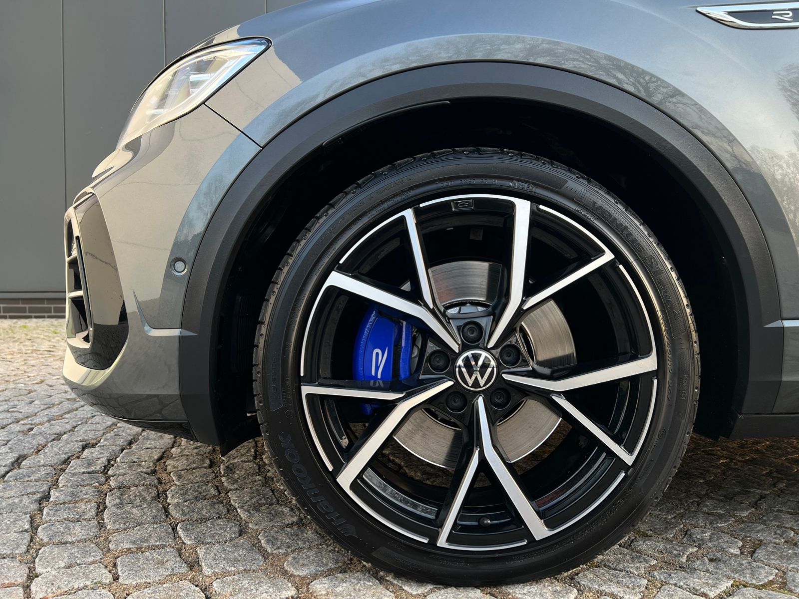 Fahrzeugabbildung Volkswagen T-Roc R 2.0 TSI DSG 4MOTION*AHK,Leder,Navi,Rückf