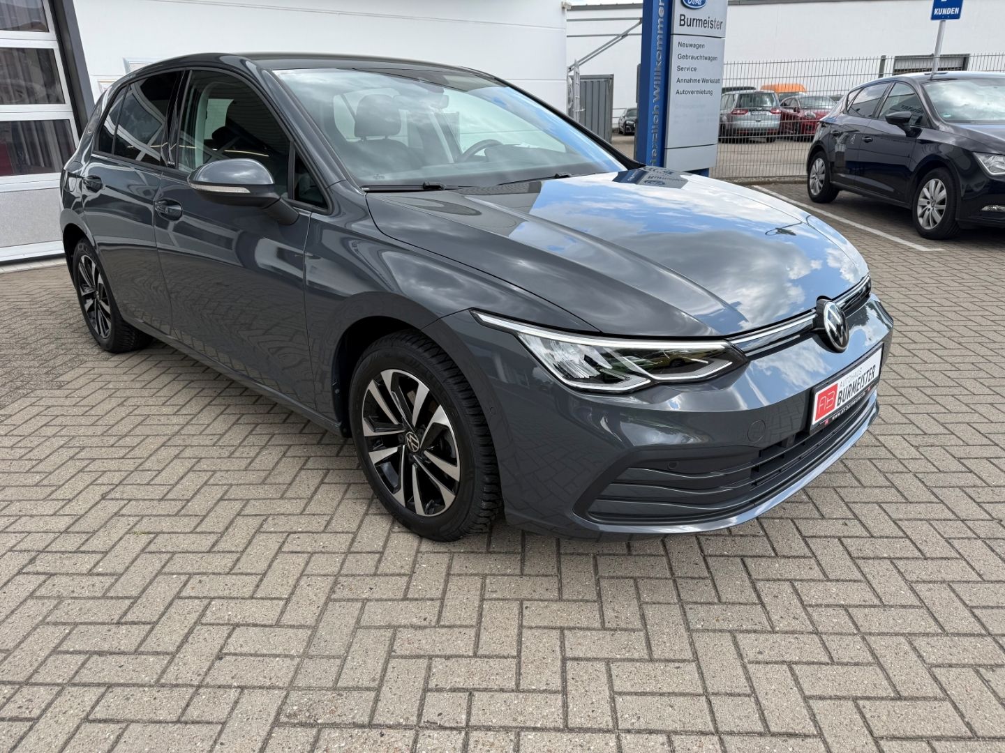 Fahrzeugabbildung Volkswagen Golf VIII United 1,5 TSI Navi Digi Cockpit LED A