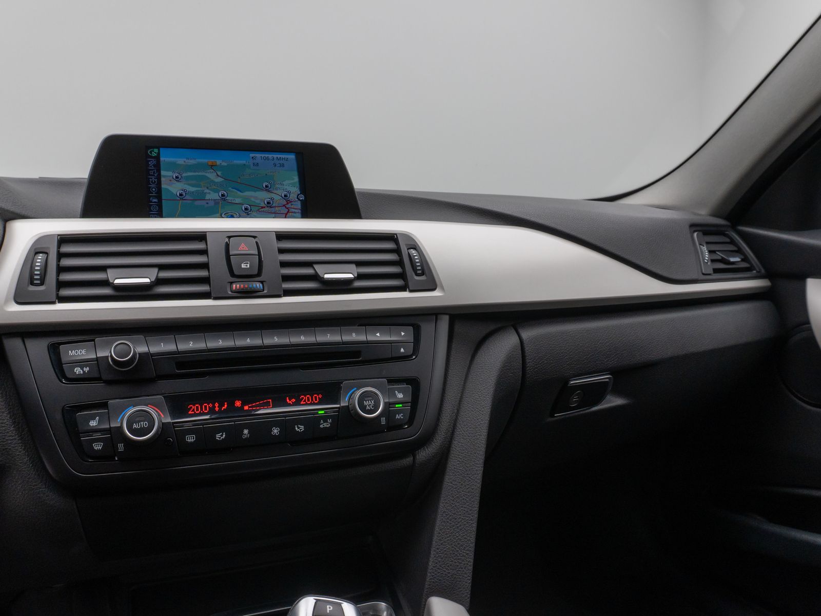 Fahrzeugabbildung BMW 320d Navi PDC Sitzhzg Xenon Geschwindigkeitsreg