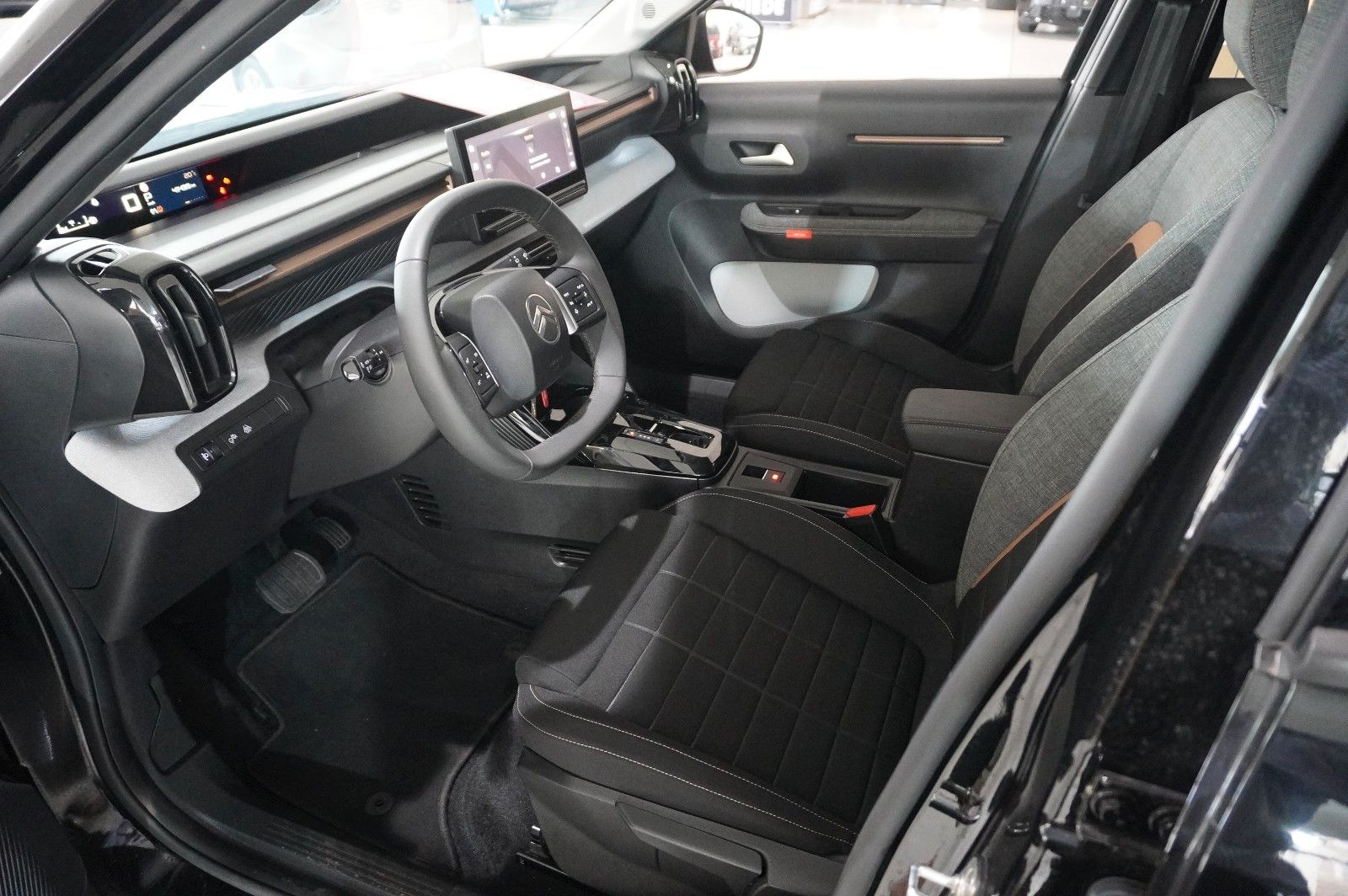 Fahrzeugabbildung Citroën C3 Aircross 1.2 HYBRID PLUS DSC NAVI/LED/KAMERA