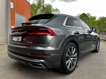 Audi Q8 - 8