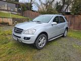 Mercedes-Benz ML 280 CDI 4MATIC - - Mercedes-Benz ML 280 mit Diesel-Antrieb