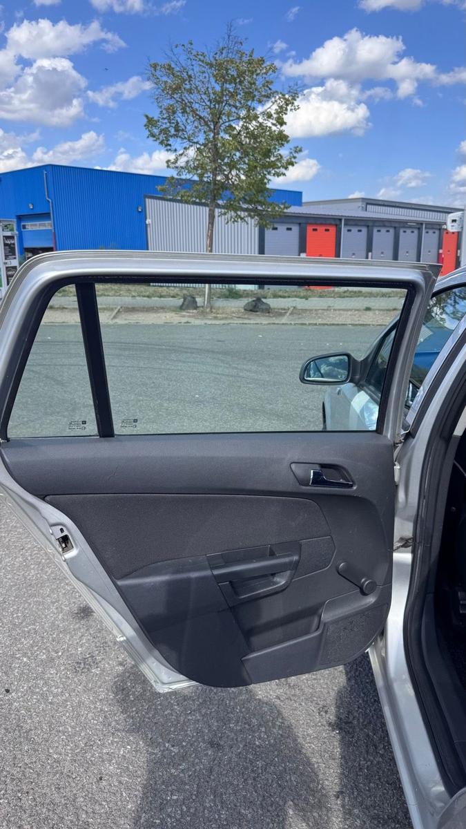 Opel Astra 2006 — photo 14