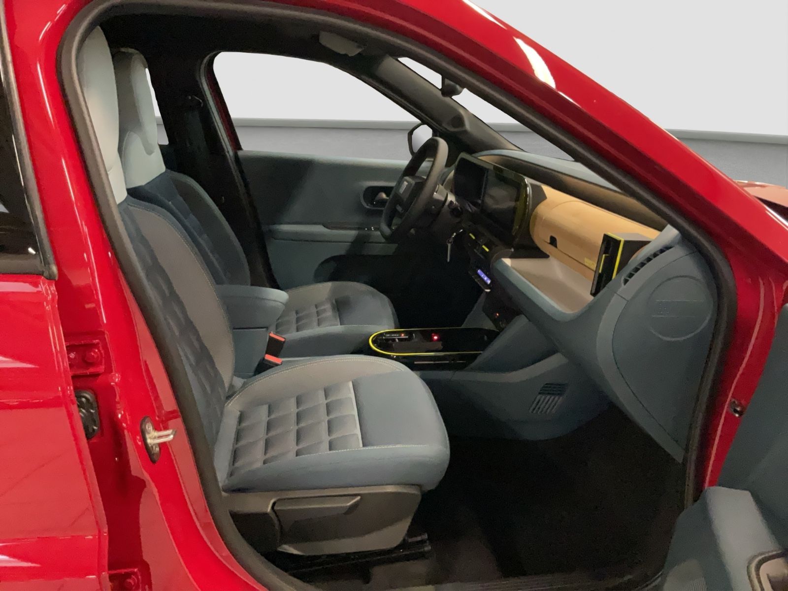 Fahrzeugabbildung Fiat Grande Panda Elektro La Prima + Winterpaket