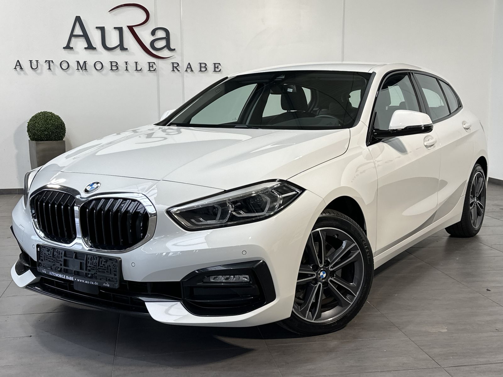 Fahrzeugabbildung BMW 118d Aut. Sport-Line NAV+LED+AHK+PDC+17ZOLL+2HD