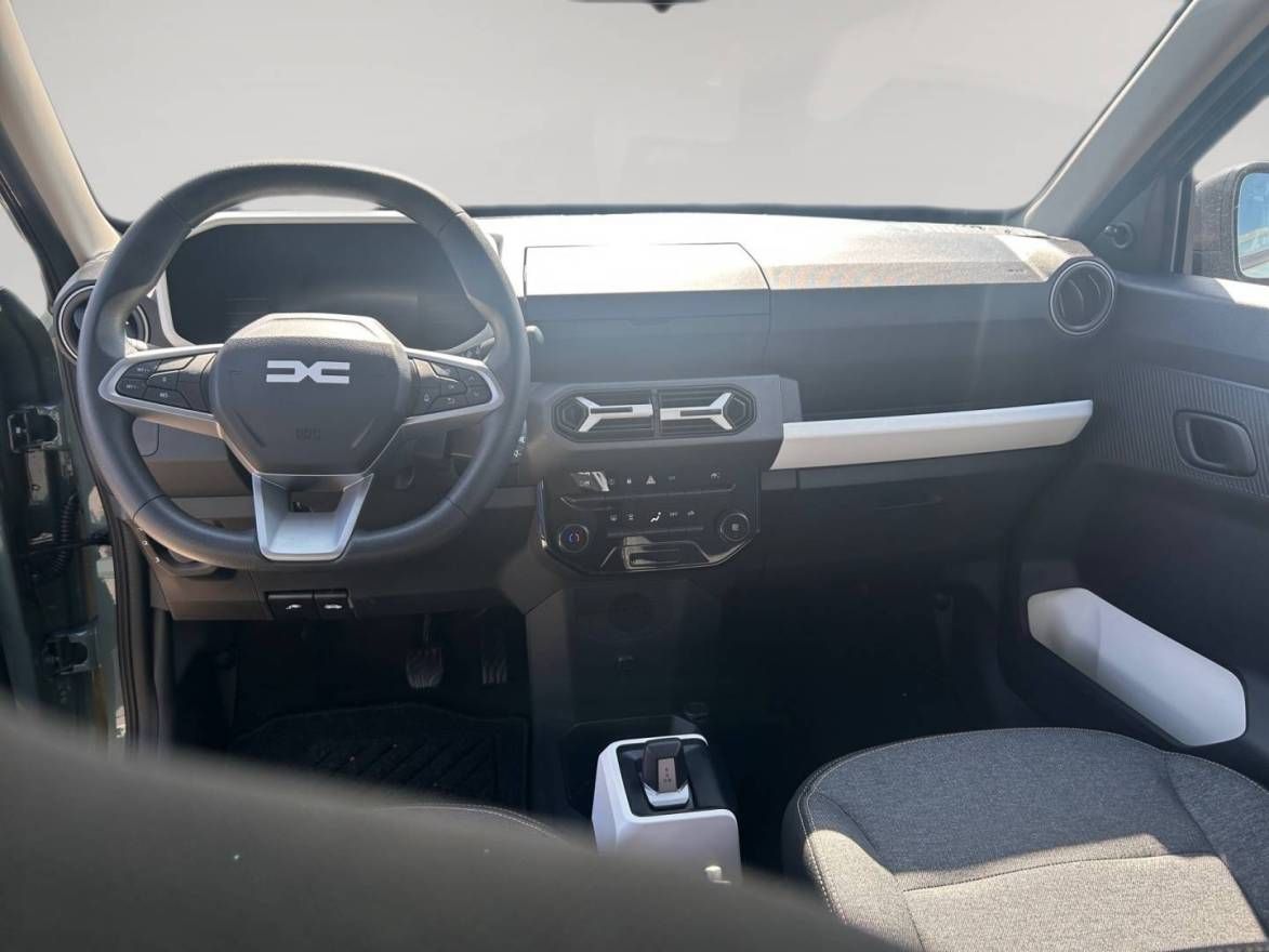 Fahrzeugabbildung Dacia Spring Essential ELECTRIC 45