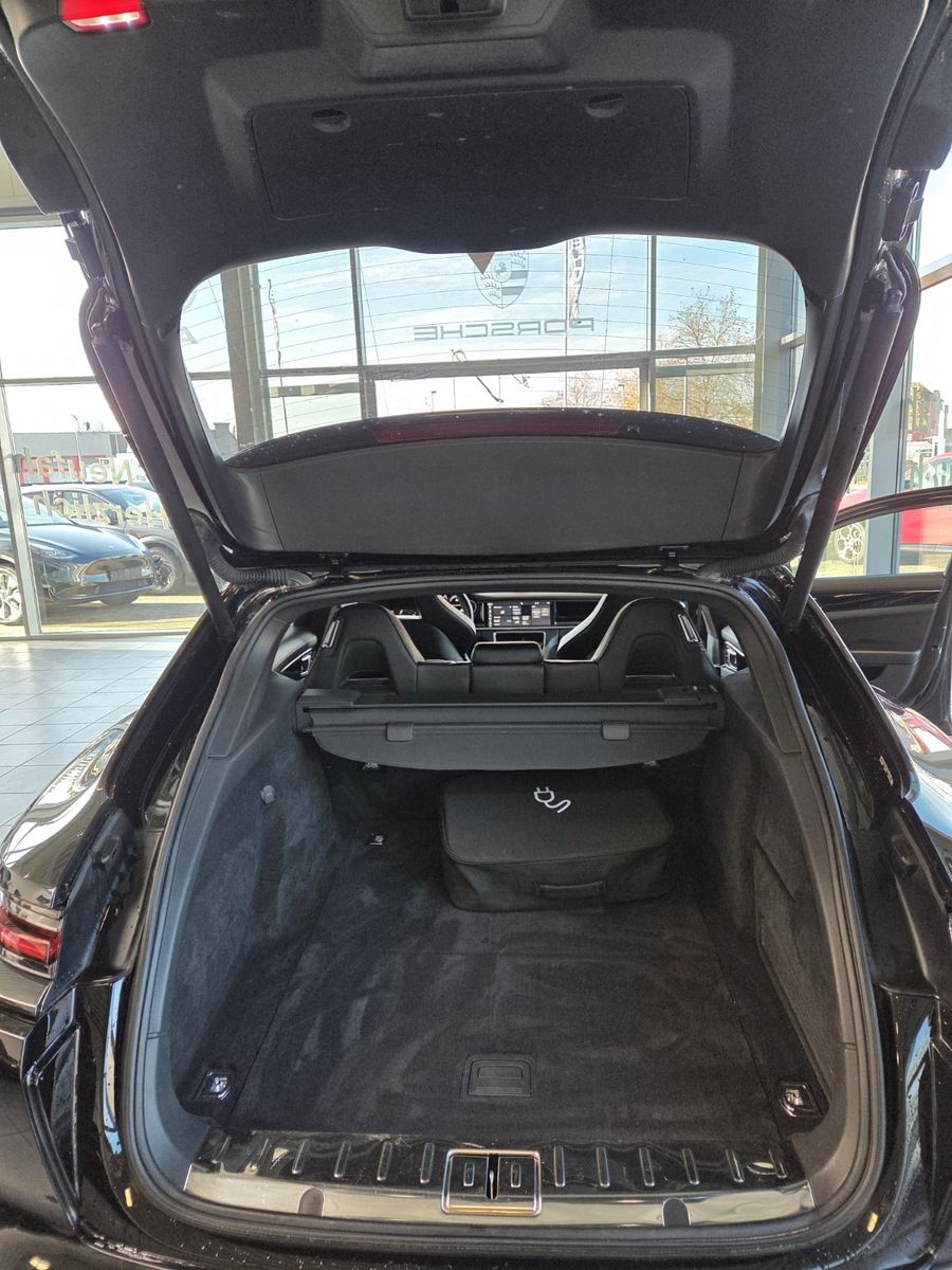 Fahrzeugabbildung Porsche Panamera Sport Turismo 4 E-Hybrid Platinum Editi