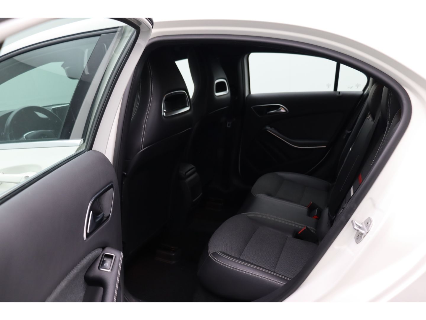 Fahrzeugabbildung Mercedes-Benz A 180 BlueEfficiency Kamera SHZ Teilleder