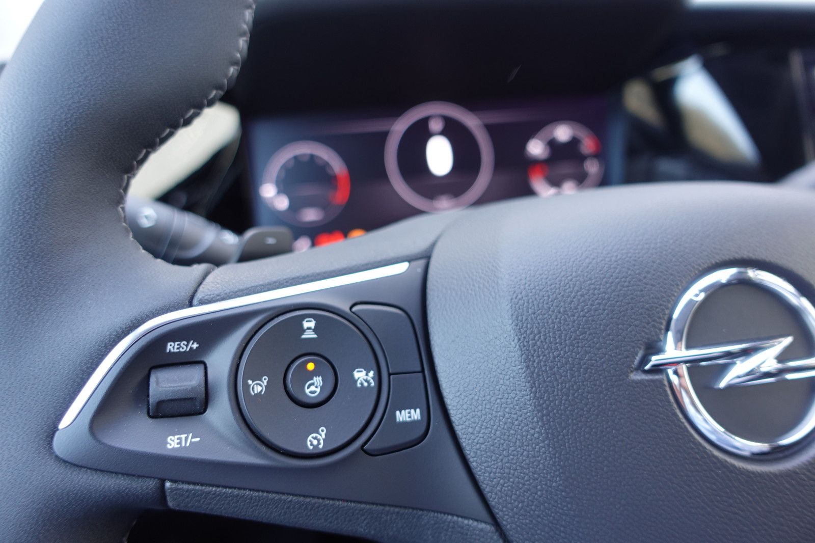 Fahrzeugabbildung Opel Grandland GS 1.2T AUTOMATIK,Matrix,Navi,Kamera