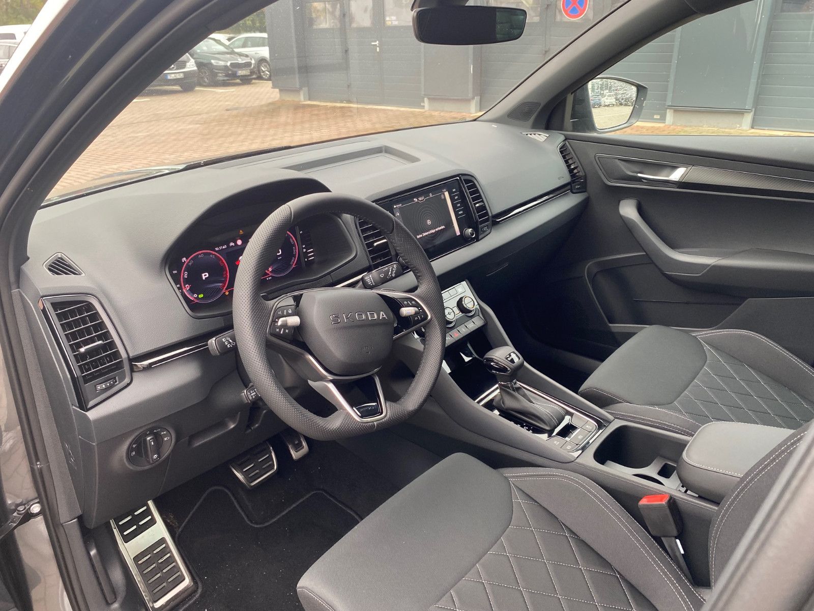 Fahrzeugabbildung SKODA Karoq 2.0l TDI DSG Sportline