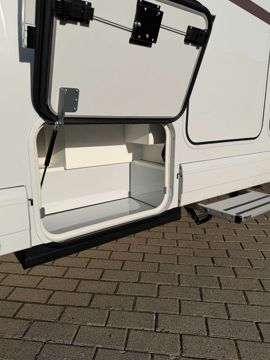 Fahrzeugabbildung Carthago C2-tourer I 143 KB-LE comfort Mercedes