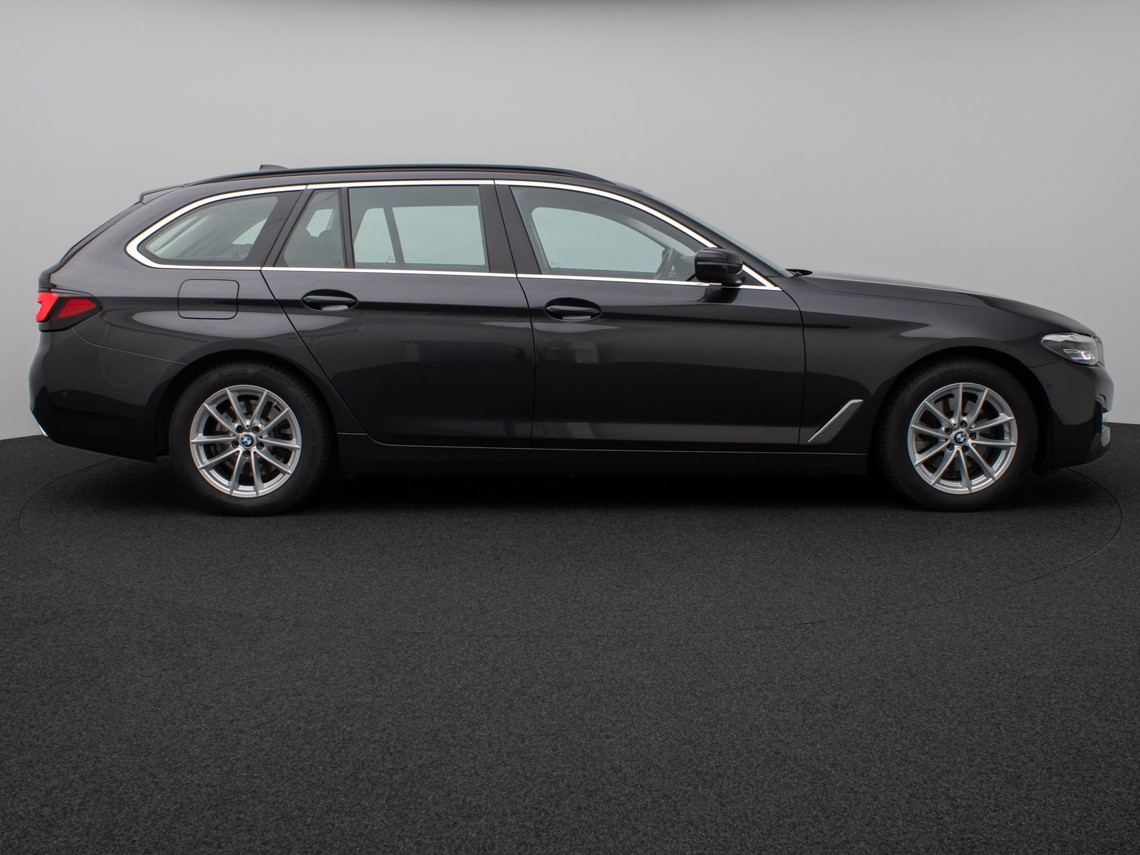 Fahrzeugabbildung BMW 520d xD Kamera HUD DAB HiFi Belüftung Leder Komf