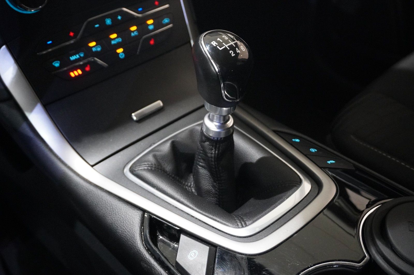 Fahrzeugabbildung Ford S-Max 2.0D TREND NAVI/LED/KAMERA/SHZ/SPORT/DAB+