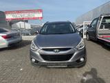 Hyundai ix35 1.7 CRDi FIFA World Cup ED. Silver 2WD,Navi - Hyundai ix35 mit Diesel-Antrieb: Geländewagen, 1.7