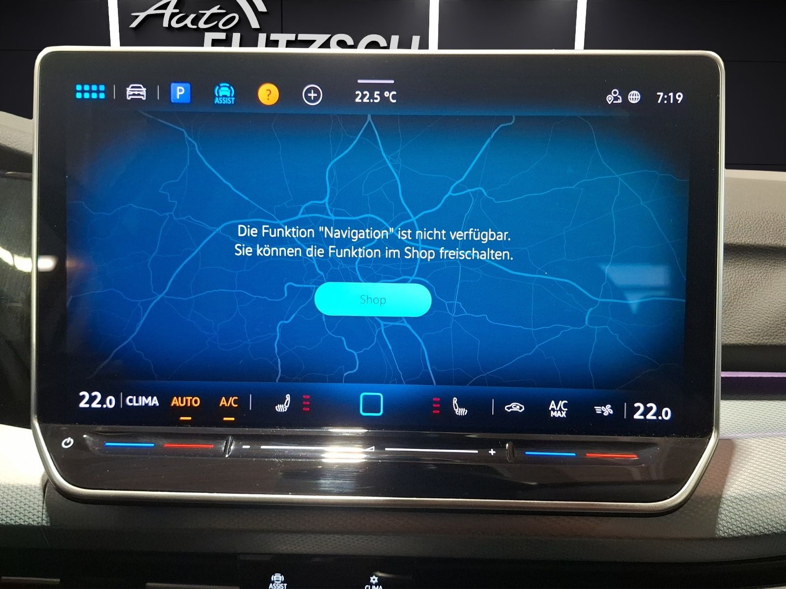 Fahrzeugabbildung Volkswagen Golf VIII TSI Goal Standhzg LED CarPlay AID ACC
