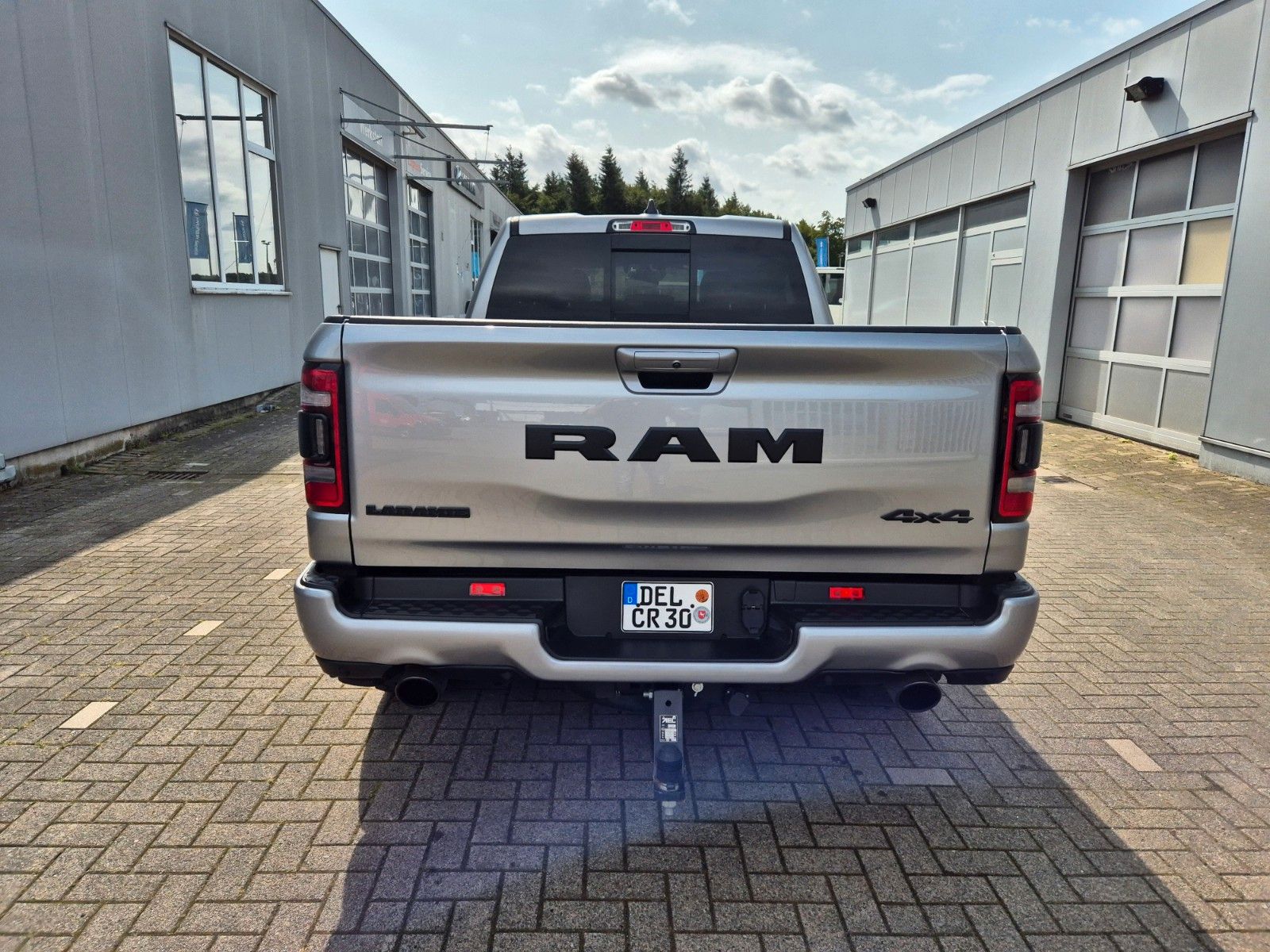 Fahrzeugabbildung Dodge RAM 1500 Laramie Night CrewCab, Long, Pano, LPG