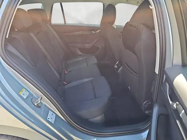 Fahrzeugabbildung SKODA Octavia 2.0 TDI DSG Selection AHK+APP+ACC+NAVI++
