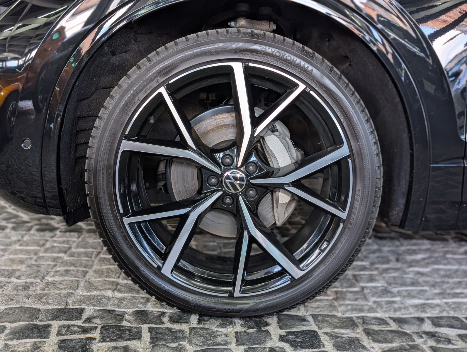 Fahrzeugabbildung Volkswagen Touareg 3.0TDI 4M R-Line VOLL Black 22" UPE 114T