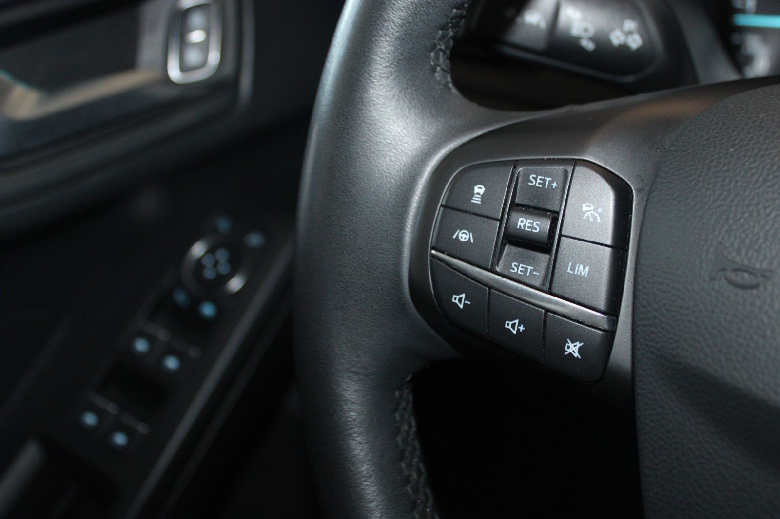 Fahrzeugabbildung Ford Focus Titanium Automatik AHK LED ACC WinterPak.