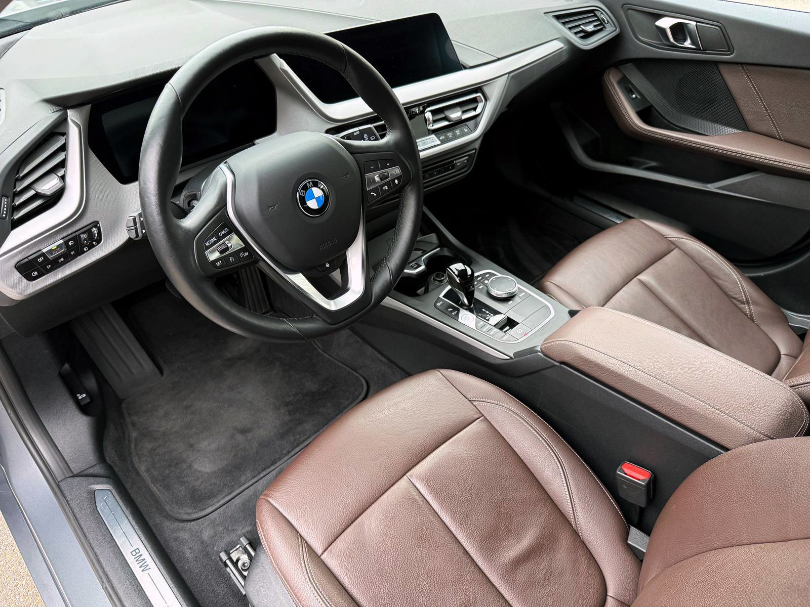 Fahrzeugabbildung BMW 118i Steptronic Advantage LED SHZ KAM PDC NAV BT