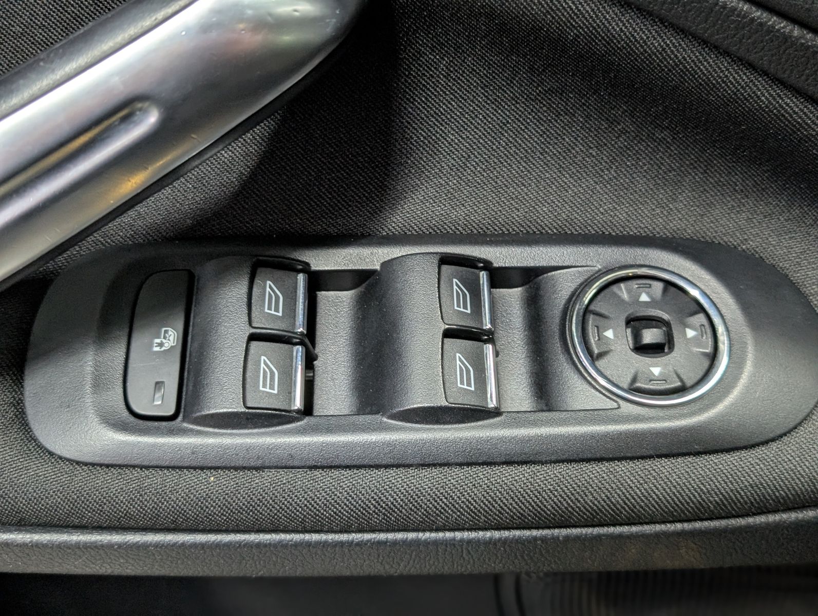 Fahrzeugabbildung Ford S-MAX Titanium SHZ*PDC*TEMP*NAVI*7 SITZER