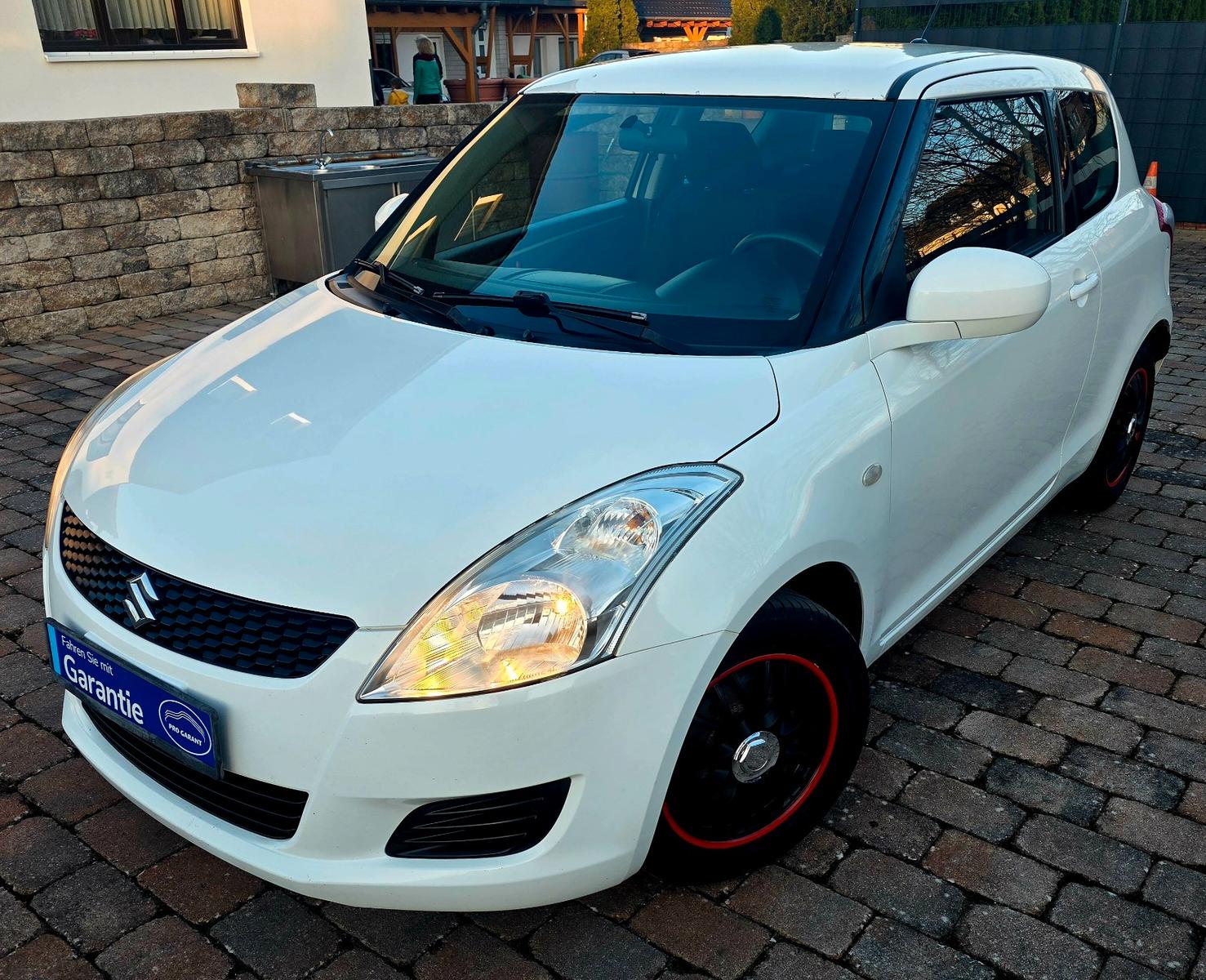 Suzuki Swift Club TÜV / SERIVE NEU