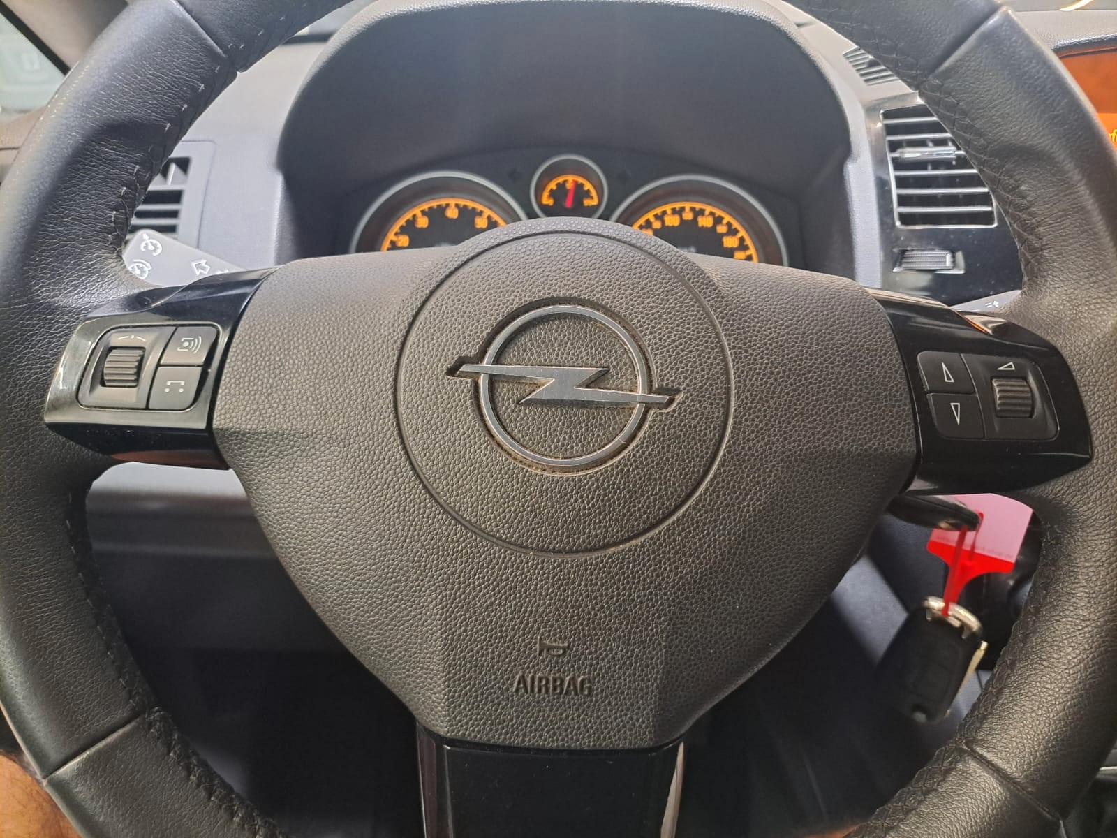Opel Zafira B 1.8 / 7SITZER  / XENON AHK / SHZ