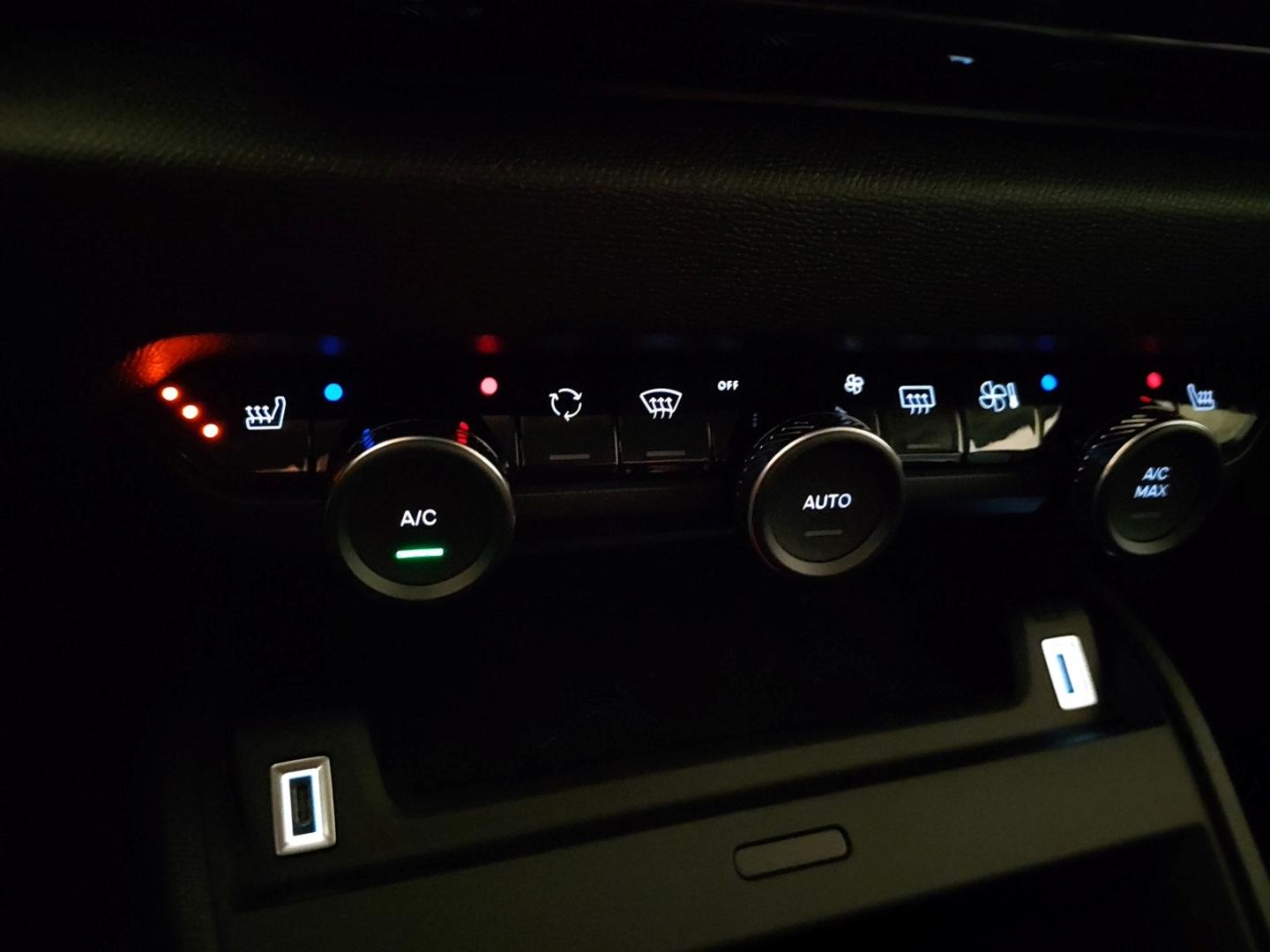 Citroën C4 MAX Hybrid AT Techno-Paket Dach schwarz Winte