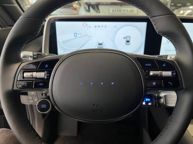 Fahrzeugabbildung Hyundai IONIQ 6 First Edition Elektro 4WD 77 Allrad HUD