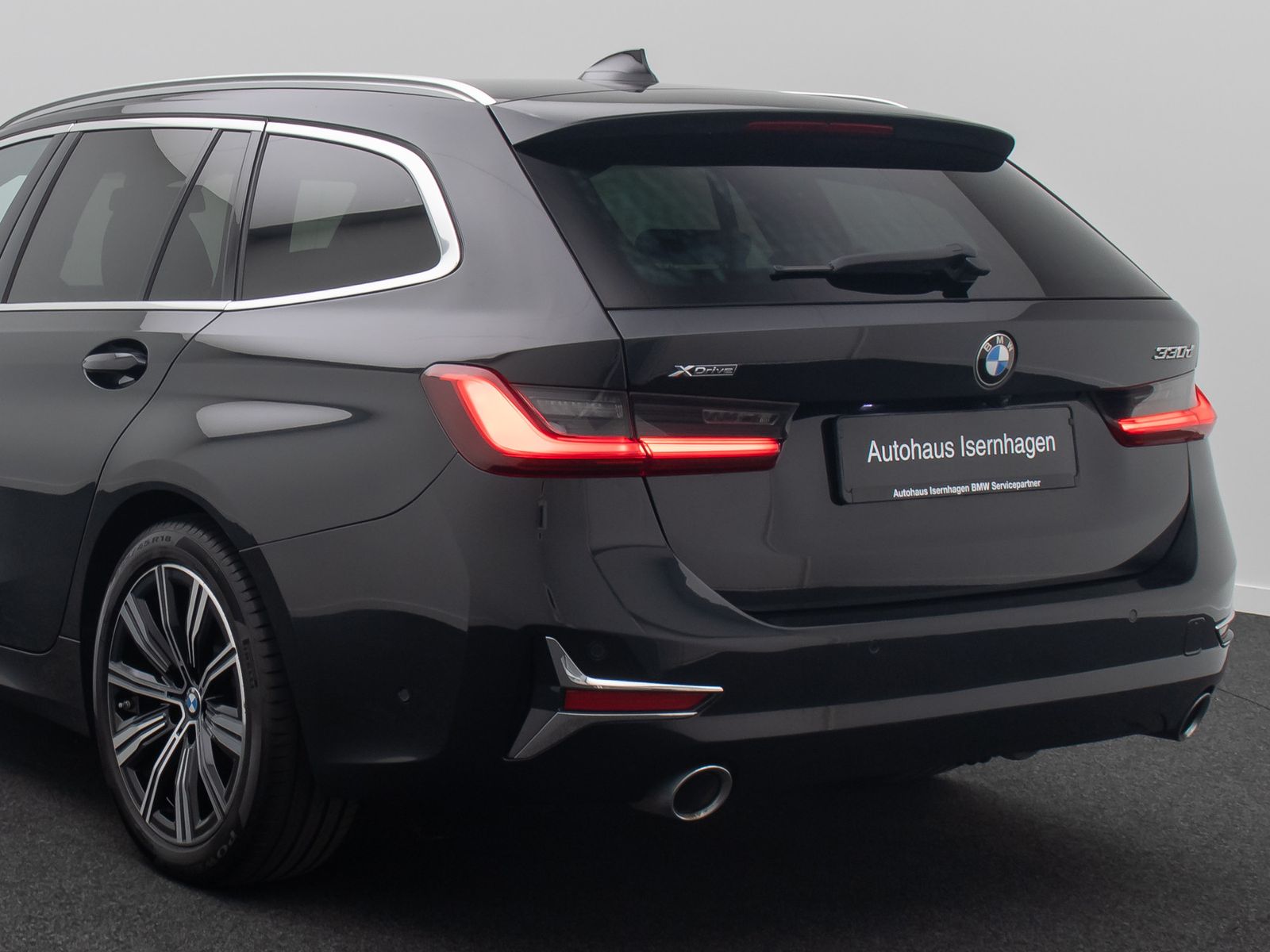 Fahrzeugabbildung BMW 330d xD Luxury Line HUD DAB Kamera AHK Panorama