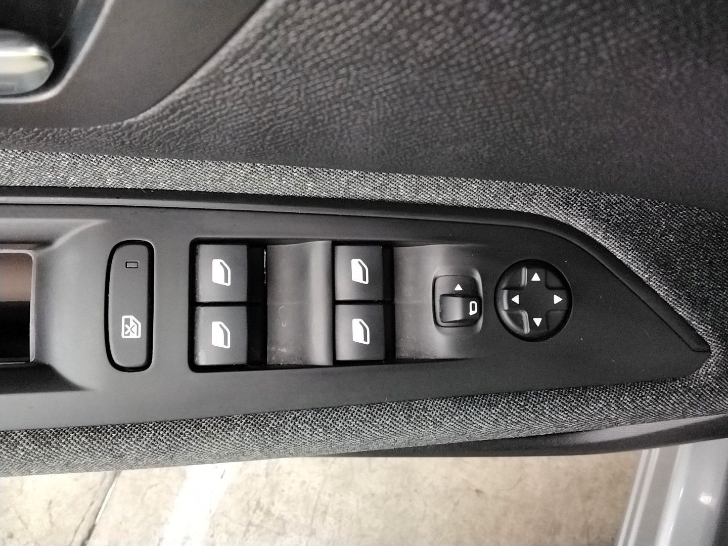 Fahrzeugabbildung Peugeot 5008 Active 1.5D NAVI/LED/PDC/TEMPOMAT