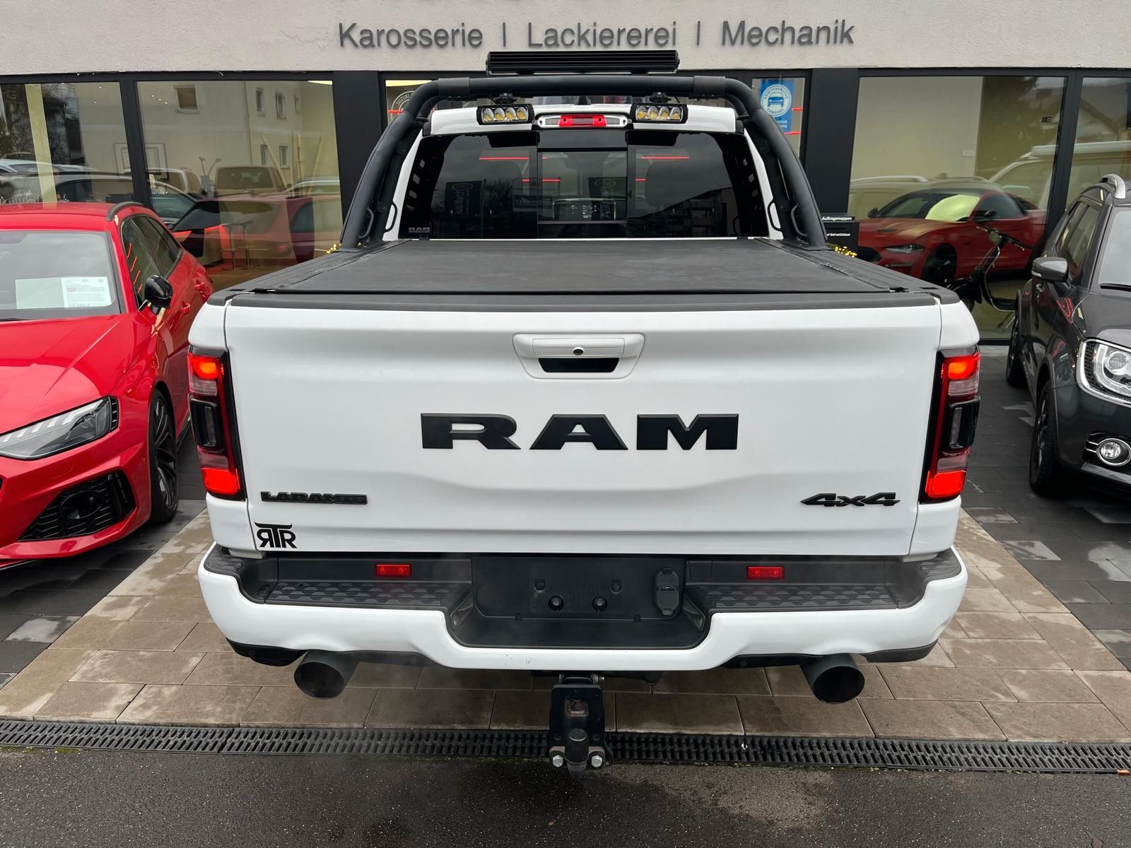 Fahrzeugabbildung Dodge RAM 1500 Laramie / Sport / Crew CAB 4x4