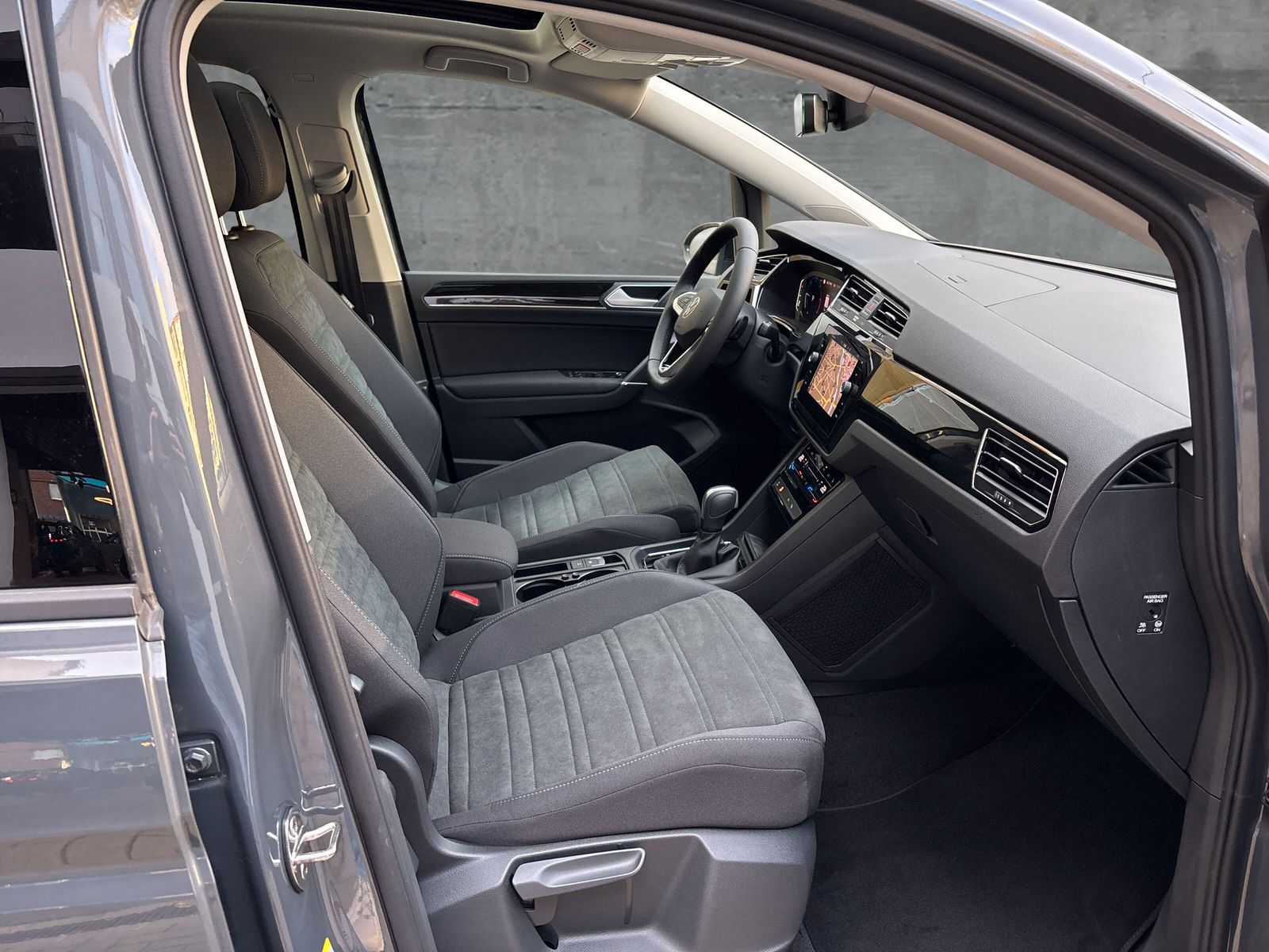 Fahrzeugabbildung Volkswagen Touran 2.0 TDI Highline Keyless Pano Kamera AHK