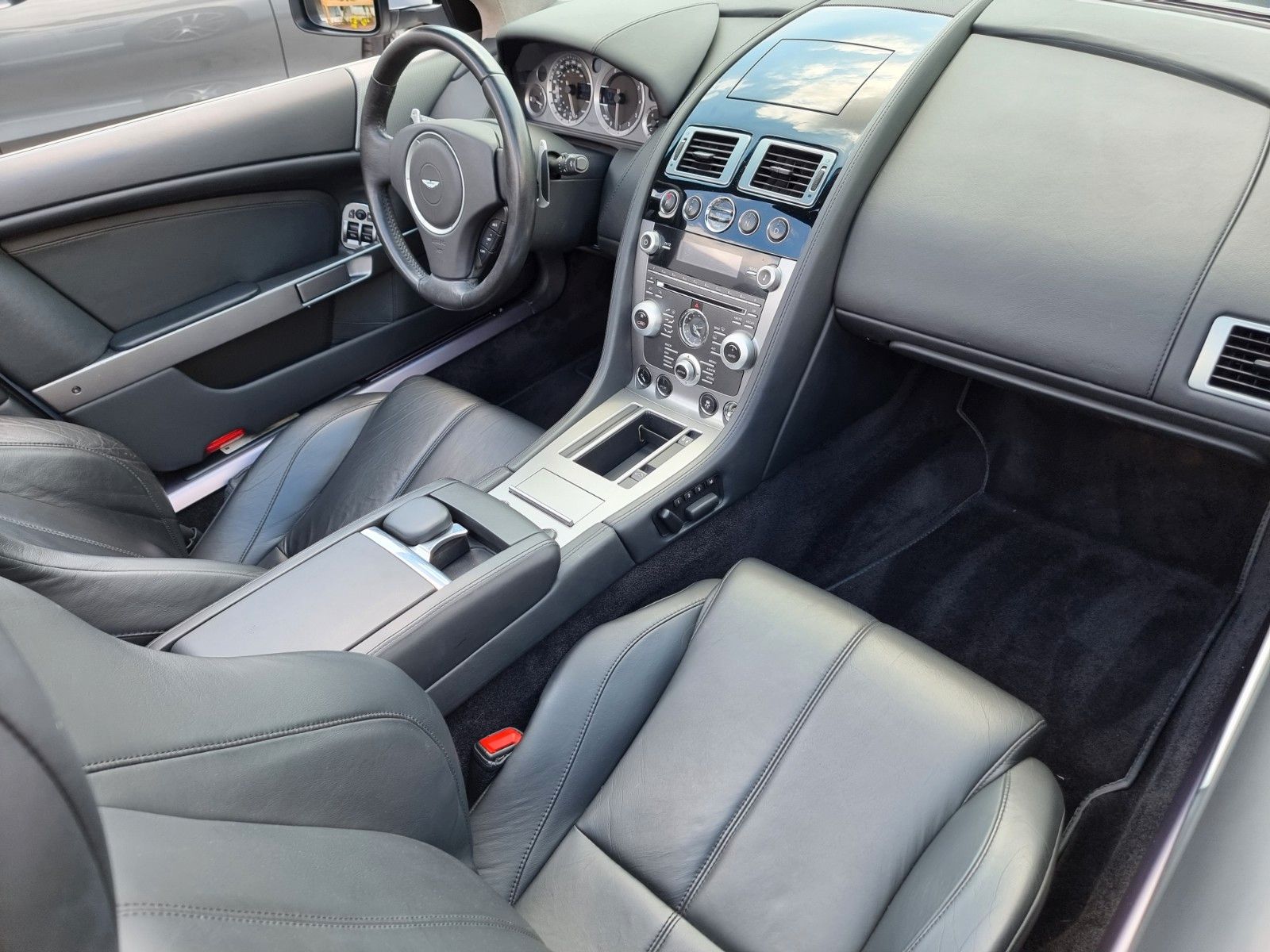 Fahrzeugabbildung Aston Martin DB9 Volante 6.0 Luxury Edition im Sammlerzustand