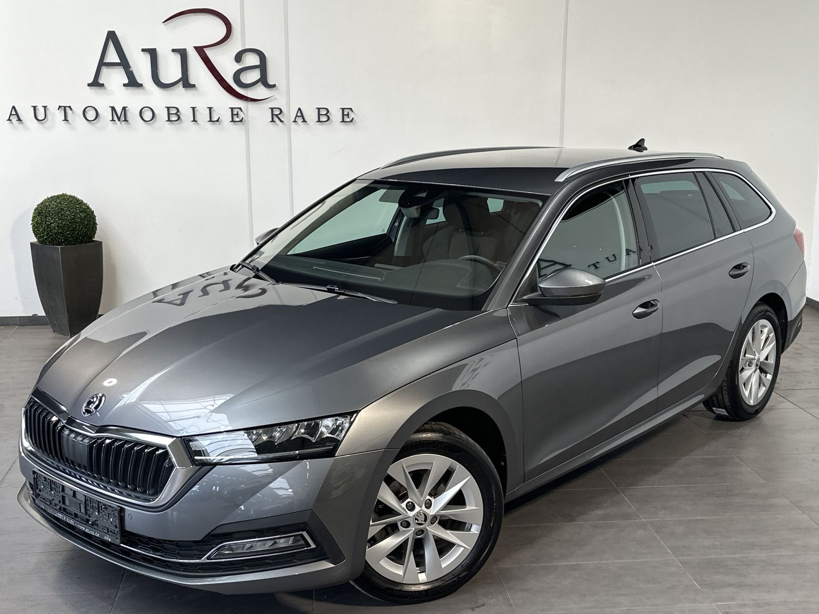 Fahrzeugabbildung SKODA Octavia Combi 2.0 TSI DSG 4x4 Style NAV+LED+AHK