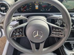 Fahrzeugabbildung Mercedes-Benz A 200d DCT Style Navi LED Leder SiHz PDC AHK