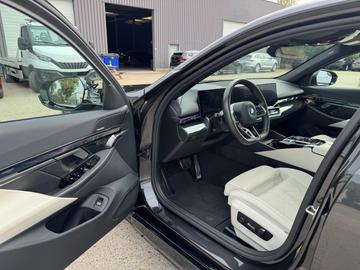 صورة مصغرة 33 لـ 2025 BMW I5