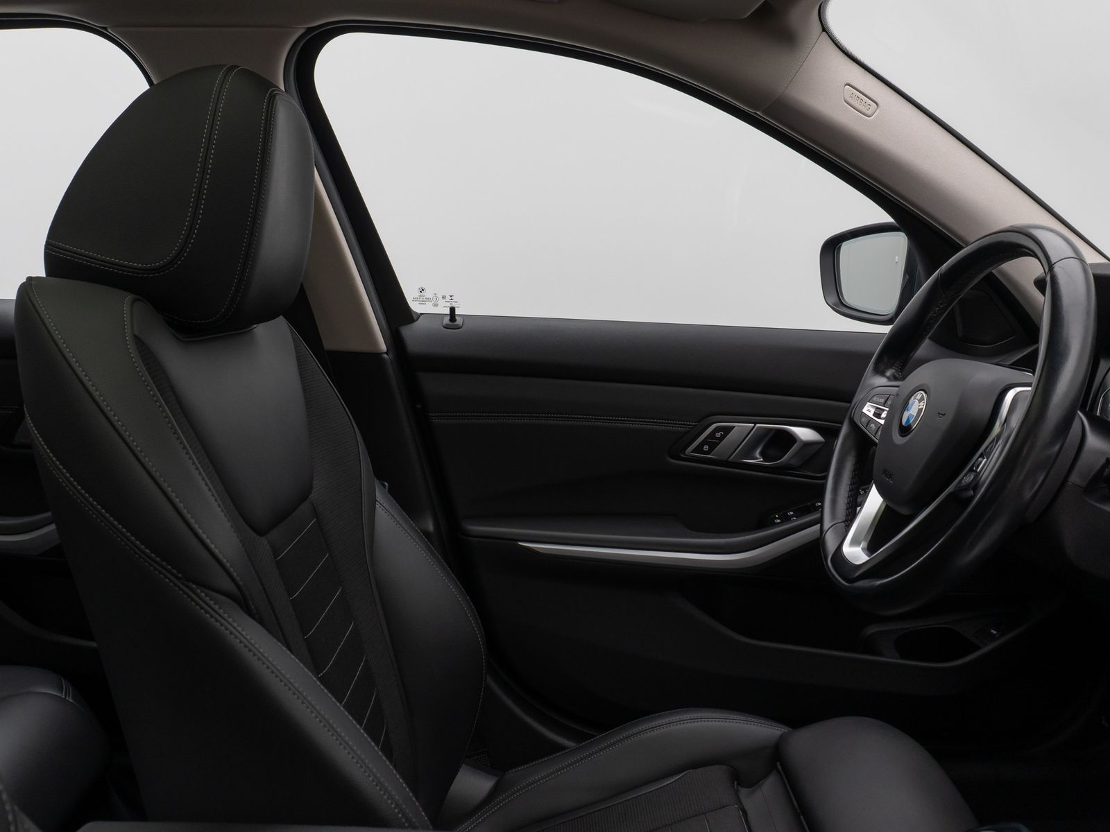 Fahrzeugabbildung BMW 330d xD Panorama DAB HiFi Stop&Go PDC AHK Sport